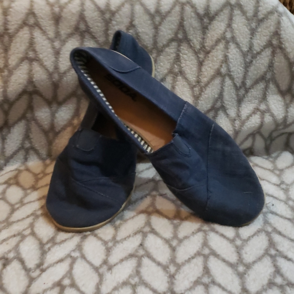 Slip ons - Picture 2 of 3